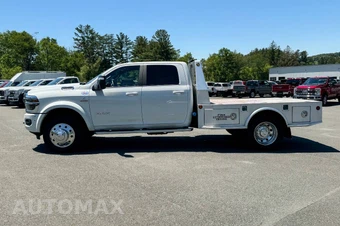 2025 Ram 5500 Cab Chassis Big Horn Crew Cab DRW - miniatura 6