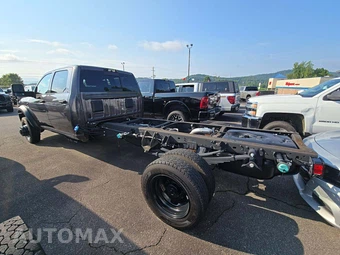 2025 Ram 5500 Cab Chassis Tradesman Crew Cab DRW – miniatura 2