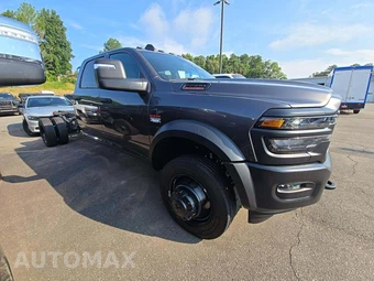 2025 Ram 5500 Cab Chassis Tradesman Crew Cab DRW – miniatura 4