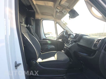 2025 Ram ProMaster 2500 Cargo Van Tradesman w/Passenger Seat Low Roof 136.0" WB - miniatura 8