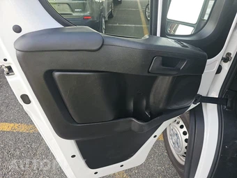 2025 Ram ProMaster 2500 Cargo Van Tradesman w/Passenger Seat Low Roof 136.0" WB - miniatura 9