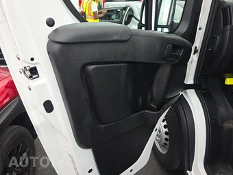 2025 Ram ProMaster 2500 Cargo Van Tradesman w/Passenger Seat Low Roof 136.0" WB - miniatura 9