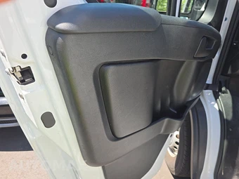 2025 Ram ProMaster 2500 Cargo Van Tradesman w/Passenger Seat Low Roof 136.0" WB - miniatura 9