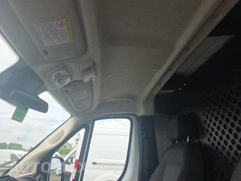 2025 Ram ProMaster 2500 Cargo Van Tradesman w/Passenger Seat Low Roof 136.0" WB - miniatura 17