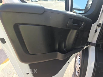 2025 Ram ProMaster 2500 Cargo Van Tradesman w/Passenger Seat Low Roof 136.0" WB - miniatura 9
