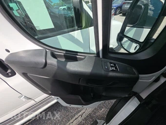2025 Ram ProMaster 2500 Cargo Van Tradesman w/Passenger Seat Low Roof 136.0" WB - miniatura 9