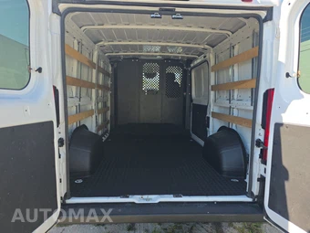 2025 Ram ProMaster 2500 Cargo Van Tradesman w/Passenger Seat Low Roof 136.0" WB - miniatura 17