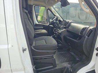 2025 Ram ProMaster 2500 Cargo Van Tradesman w/Passenger Seat Low Roof 136.0" WB - miniatura 8