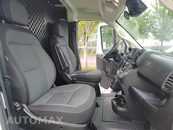 2025 Ram ProMaster 2500 Cargo Van Tradesman w/Passenger Seat Low Roof 136.0" WB - miniatura 8
