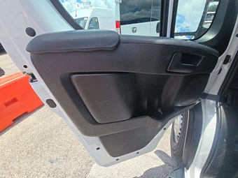 2025 Ram ProMaster 2500 Cargo Van Tradesman w/Passenger Seat Low Roof 136.0" WB - miniatura 9
