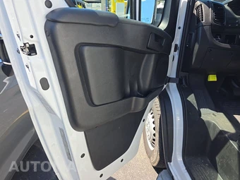 2025 Ram ProMaster 2500 Cargo Van Tradesman w/Passenger Seat Low Roof 136.0" WB - miniatura 9