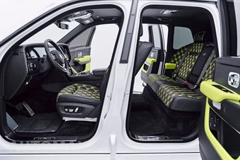 2025 Rolls-Royce Cullinan Black Badge - miniatura 35