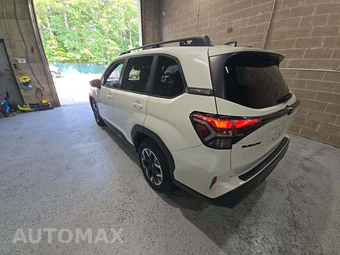 2025 Subaru Forester Premium - miniatura 2