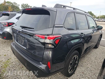 2025 Subaru Forester Premium - miniatura 4