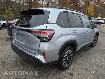 2025 Subaru Forester Premium - miniatura 4