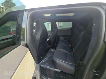 2025 Tesla Cybertruck Crew Cab Medium Bed - miniatura 10