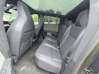 2025 Tesla Cybertruck Crew Cab Medium Bed - miniatura 13