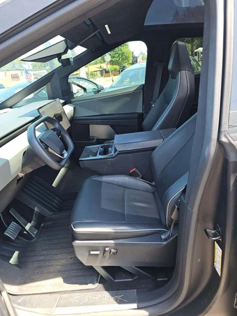 2025 Tesla Cybertruck Crew Cab Medium Bed - miniatura 6