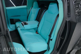 2025 Tesla Cybertruck Crew Cab Medium Bed - miniatura 31