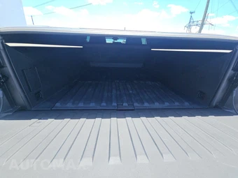 2025 Tesla Cybertruck Crew Cab Medium Bed - miniatura 16