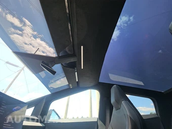 2025 Tesla Cybertruck Crew Cab Medium Bed - miniatura 18