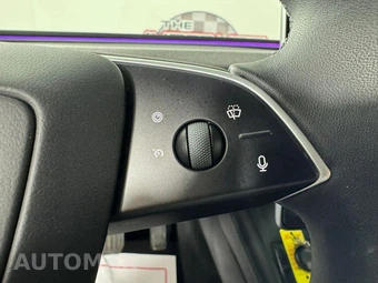 2025 Tesla Model 3 - miniatura 15
