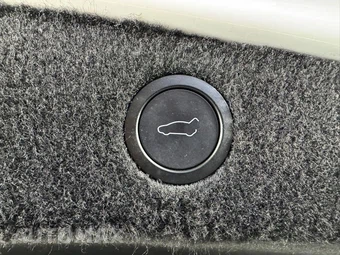 2025 Tesla Model 3 - miniatura 28