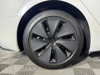2025 Tesla Model 3 - miniatura 46