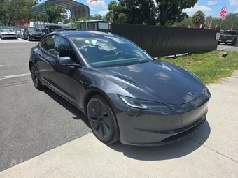 2025 Tesla Model 3 Long Range - miniatura 3