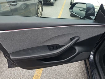 2025 Tesla Model 3 Long Range - miniatura 9