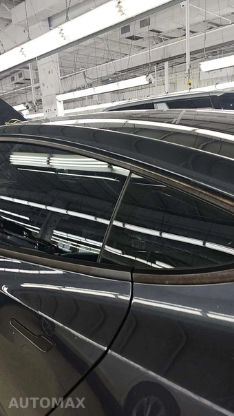 2025 Tesla Model 3 Long Range - miniatura 21