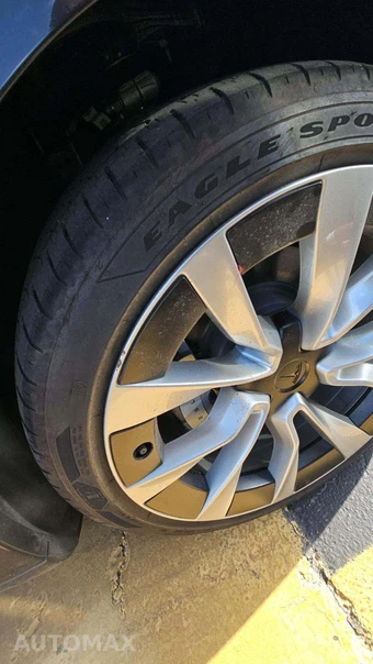 2025 Tesla Model 3 Long Range - miniatura 19