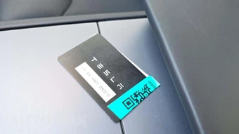 2025 Tesla Model 3 Long Range - miniatura 17