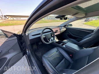 2025 Tesla Model 3 Long Range - miniatura 11