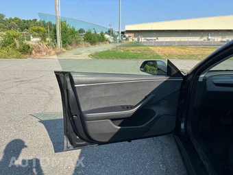 2025 Tesla Model 3 Long Range - miniatura 13