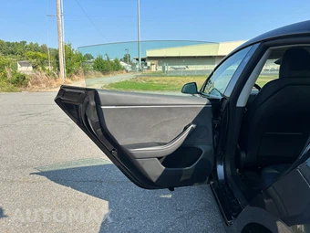 2025 Tesla Model 3 Long Range - miniatura 17