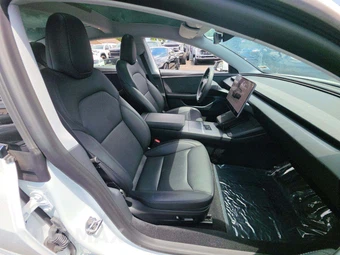 2025 Tesla Model 3 Long Range – miniatura 18