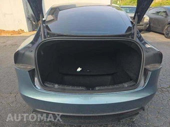 2025 Tesla Model 3 Performance – miniatura 14