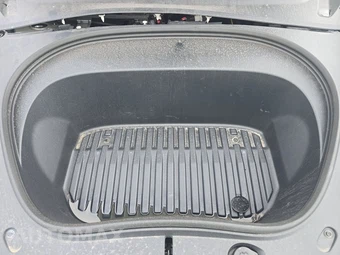 2025 Tesla Model 3 Standard - miniatura 16