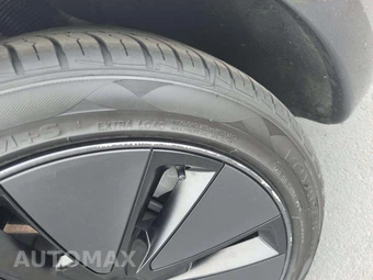 2025 Tesla Model 3 Standard - miniatura 23