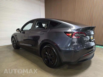 2025 Tesla Model Y Long Range - miniatura 2