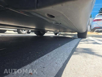 2025 Tesla Model Y Long Range - miniatura 17