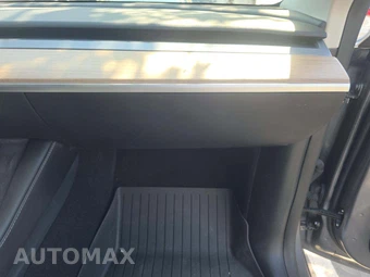 2025 Tesla Model Y Long Range - miniatura 19