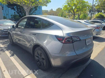 2025 Tesla Model Y Long Range - miniatura 2