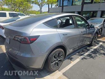 2025 Tesla Model Y Long Range - miniatura 3