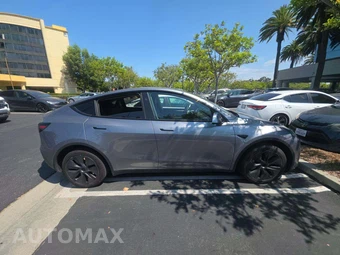 2025 Tesla Model Y Long Range - miniatura 4