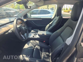 2025 Tesla Model Y Long Range - miniatura 6