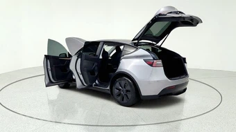 2025 Tesla Model Y Long Range - miniatura 16