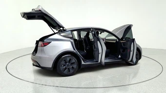 2025 Tesla Model Y Long Range - miniatura 19