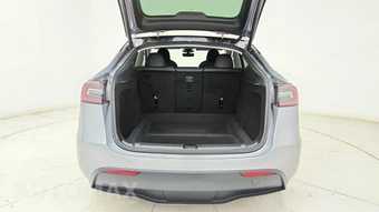 2025 Tesla Model Y Long Range - miniatura 29